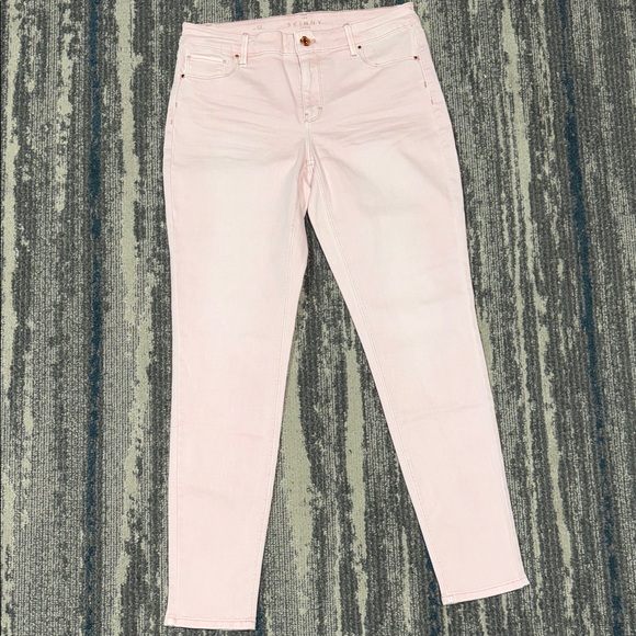 Size 6 X 29in inseam WHBM The Skinny Ankle Light Pink Jeans. Like New - Picture 2 of 4